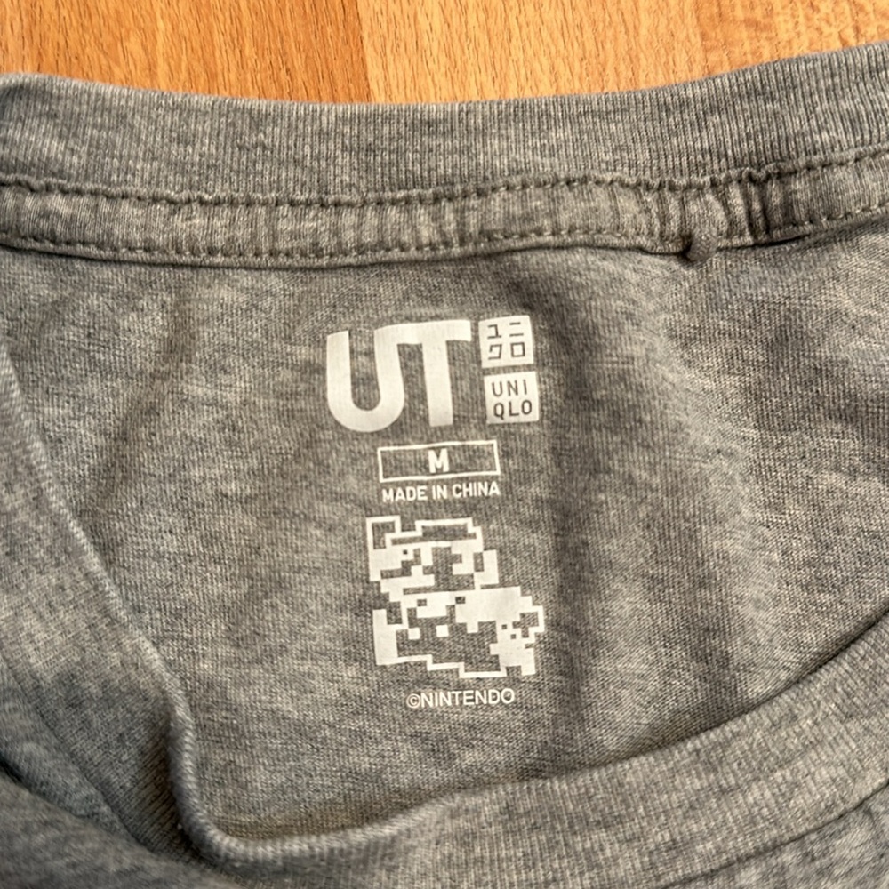 Uniqlo Gray Tee with Bowser Graphic (Green, Brown) - Picture 2 of 4